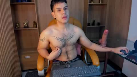derek_voss online show from May 2, 1:58 pm