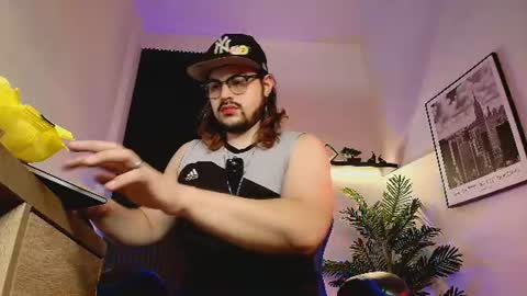 Derek online show from July 28, 7:04 pm