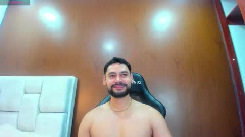 DerryBigger CM online show from February 21, 9:27 pm