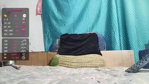 Snapshot of desi_boy799417 chatting on February 17, 7:04 am desi_boy799417 online show from February 17, 7:04 am