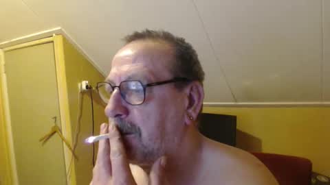 destelp online show from April 2, 10:06 pm