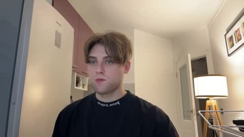 devilnut1 online show from January 28, 7:11 am