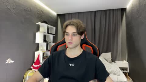 devilnut1 online show from November 22, 6:40 pm