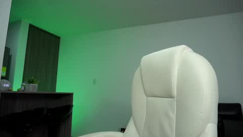 Devin Hunter online show from December 20, 7:28 pm