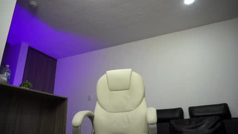 Devin Hunter online show from January 12, 2:03 am