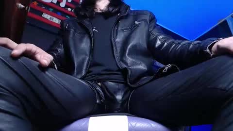 DICAPRIO online show from February 4, 12:00 pm