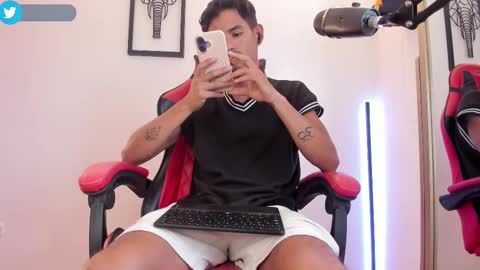 Snapshot of diego_latino chatting on October 7, 9:19 pm Diego lat online show from October 7, 9:19 pm