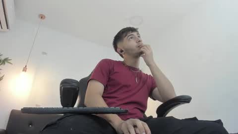 Snapshot of diegorogue_ chatting on December 16, 12:49 pm Diego rogue online show from December 16, 12:49 pm