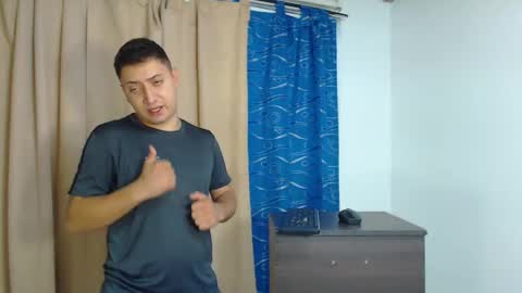 Snapshot of diiego_xxx chatting on March 12, 12:04 pm diiego_xxx online show from March 12, 12:04 pm