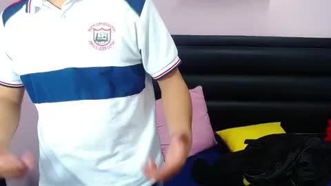 Snapshot of diiego_xxx chatting on February 21, 4:40 am diiego_xxx online show from February 21, 4:40 am
