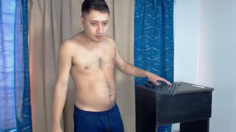 Snapshot of diiego_xxx chatting on March 10, 12:06 pm diiego_xxx online show from March 10, 12:06 pm
