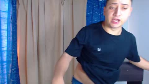 Snapshot of diiego_xxx chatting on March 11, 12:17 pm diiego_xxx online show from March 11, 12:17 pm