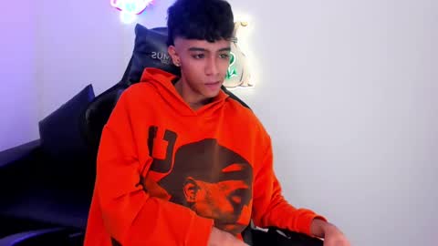 dikey_18 online show from November 5, 9:28 pm