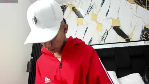 dikey_18 online show from January 11, 7:49 pm