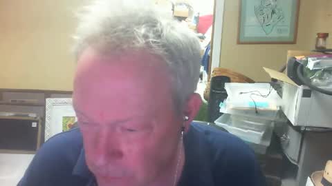 Snapshot of dirkpitt223 chatting on December 28, 2:11 am DirtkPitt Fun guy working online show from December 28, 2:11 am