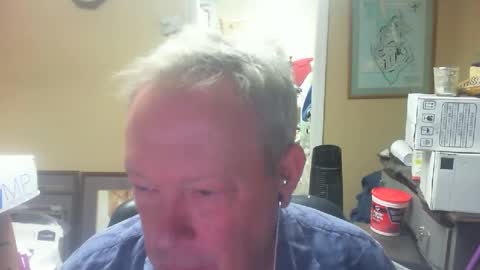 Snapshot of dirkpitt223 chatting on December 19, 11:03 pm DirtkPitt Fun guy working online show from December 19, 11:03 pm
