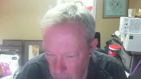 Snapshot of dirkpitt223 chatting on December 21, 1:58 am DirtkPitt Fun guy working online show from December 21, 1:58 am