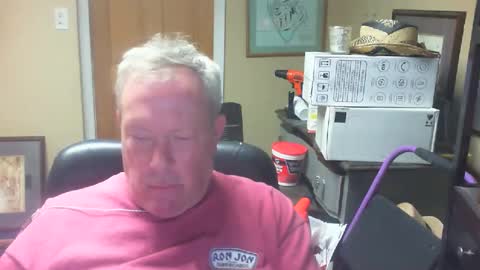 Snapshot of dirkpitt223 chatting on December 12, 11:36 pm DirtkPitt Fun guy working online show from December 12, 11:36 pm