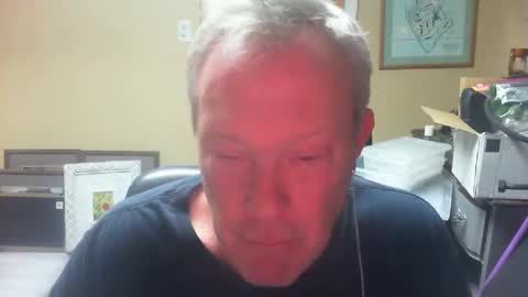 Snapshot of dirkpitt223 chatting on December 22, 6:17 am DirtkPitt Fun guy working online show from December 22, 6:17 am