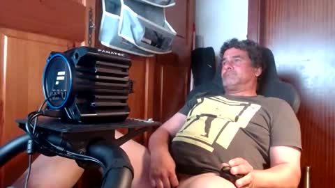 Snapshot of divitimido chatting on October 28, 12:35 am divitimido online show from October 28, 12:35 am