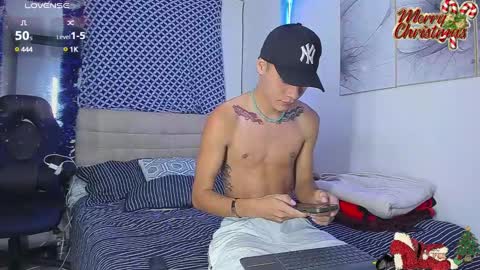 Snapshot of domenique_stoll chatting on December 18, 10:40 am DAVID 3 online show from December 18, 10:40 am
