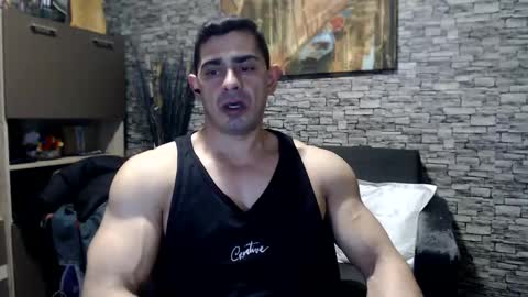 Snapshot of dominatemuscle chatting on December 18, 5:31 pm Kevin online show from December 18, 5:31 pm
