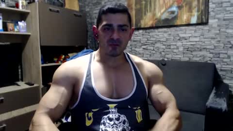 Snapshot of dominatemuscle chatting on December 13, 7:10 pm Kevin online show from December 13, 7:10 pm