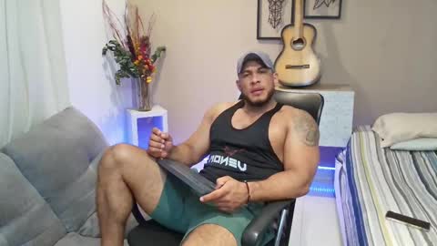 dominic_hulk1 online show from October 15, 4:31 am