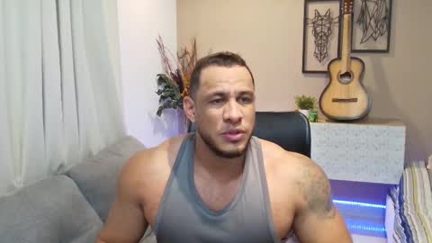 dominic_hulk1 online show from October 22, 3:10 am