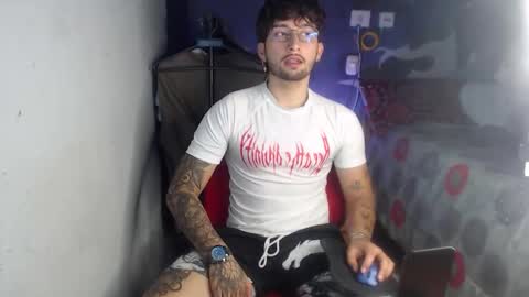 dominus_kane online show from November 12, 3:12 am