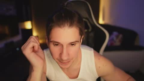 Dorian Reyes online show from March 28, 2:01 am