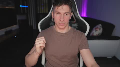 Dorian Reyes online show from December 20, 11:56 pm