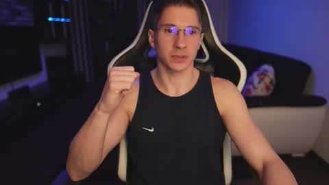 Dorian Reyes online show from March 15, 1:13 am