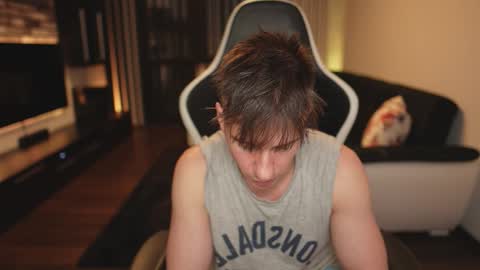 Dorian Reyes online show from December 18, 12:17 am