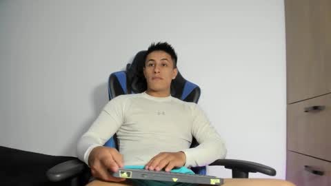 dorman_boy online show from March 2, 3:06 am