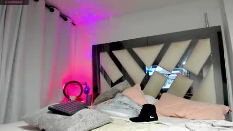 Douglas Safado online show from April 18, 7:21 am