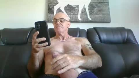 Snapshot of doum1122 chatting on October 12, 6:02 pm doum1122 online show from October 12, 6:02 pm