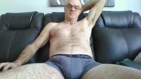 Snapshot of doum1122 chatting on February 24, 1:31 pm doum1122 online show from February 24, 1:31 pm