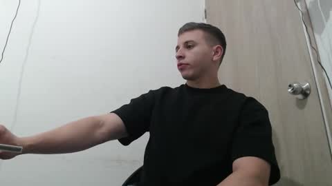 draco_boy2000 online show from January 7, 9:42 pm