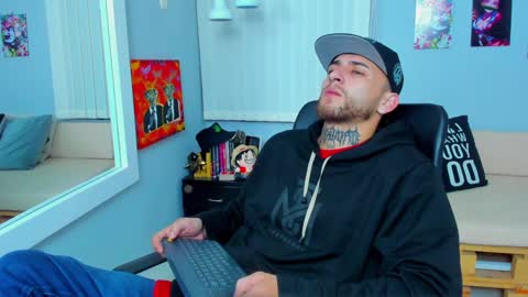 Snapshot of drako_lamar chatting on December 12, 12:33 pm Drako online show from December 12, 12:33 pm
