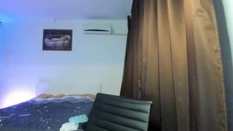 Johnny online show from February 22, 8:10 pm