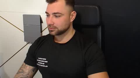 Snapshot of duncanstones chatting on October 18, 6:18 am DuncanStone online show from October 18, 6:18 am