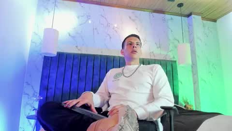 Dustin Sonne online show from March 20, 3:32 am