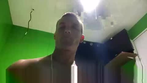 Snapshot of dvsshoes12 chatting on October 12, 11:32 pm dvsshoes12 online show from October 12, 11:32 pm