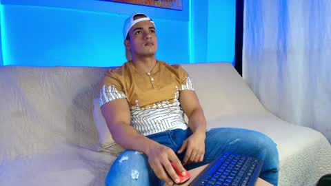dwayne_esteven10 online show from July 27, 1:34 am