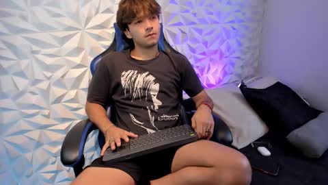 Snapshot of dylan_walton chatting on October 18, 2:44 pm Dylan online show from October 18, 2:44 pm