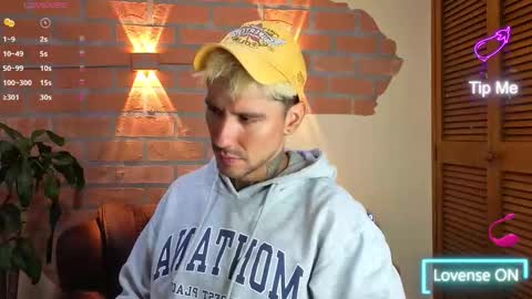 Snapshot of dylanstonne1 chatting on October 21, 9:06 pm D Y L A N online show from October 21, 9:06 pm