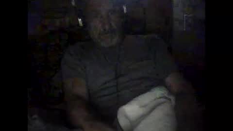 Snapshot of easye4015 chatting on December 29, 3:03 pm Easye online show from December 29, 3:03 pm