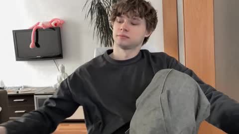 Eitan online show from March 8, 11:22 am