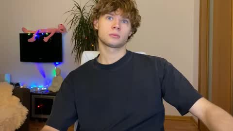 Eitan online show from December 31, 2:14 pm